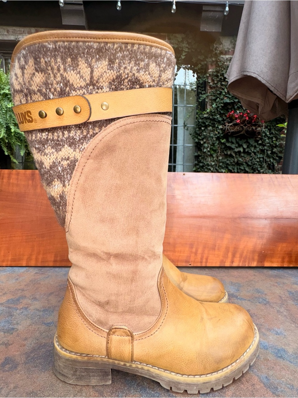 MUK LUKS Womens Tall Winter Boots Size 6 Tan Faux Fur Lined Side Zip Sweater